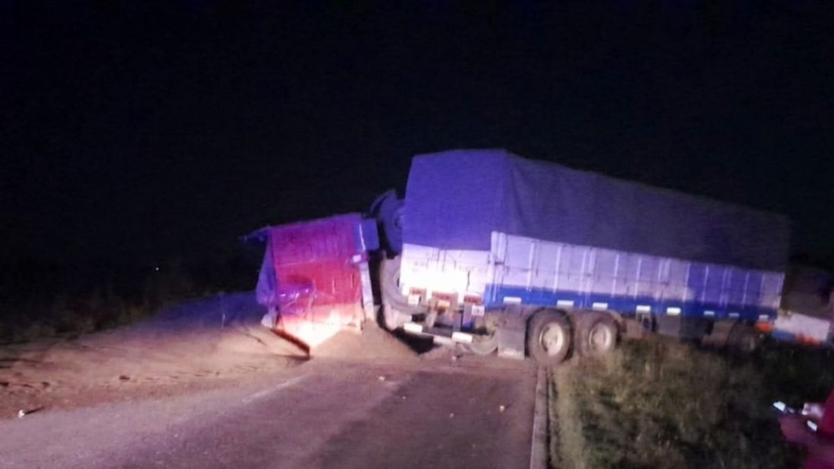 Tras el choque se interrumpi&oacute; la circulaci&oacute;n vehicular en ambas manos.