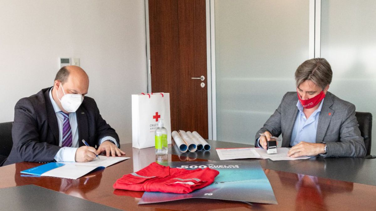 Aerolíneas Argentinas firmó convenio de ayuda y capacitación con la Cruz Roja Argentina.