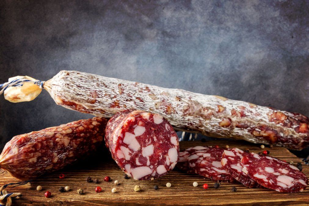 Si los alimentos tienen moho: ¿cuáles podemos comer igual y cuáles tenemos que desechar?