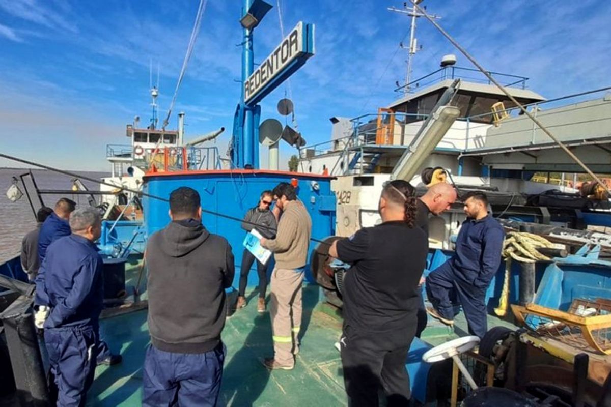 El Gobierno de Santa Fe estudia el alcance del Decreto de Necesidad y Urgencia (DNU) del gobierno nacional que elimina la obligatoriedad del servicio de serenos de buques en los puertos.