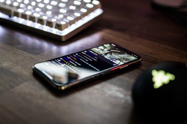 El uso de herramientas de interacción, así como una buena imagen y audio en tus directos, puede asegurar o no la permanencia de un viewer.