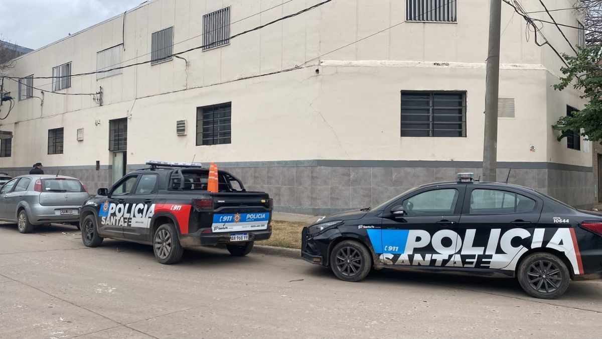 Un operativo policial en la Escuela Técnica Nuestra Señora de Lourdes de Santa Fe terminó con la aprehensión de un preceptor de la institución debido a una denuncia por abuso.