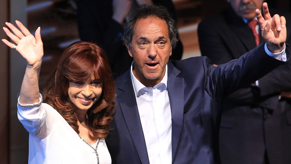Daniel Osvaldo Scioli y Cristina Kirchner. Daniel Osvaldo Scioli y Cristina Kirchner.
