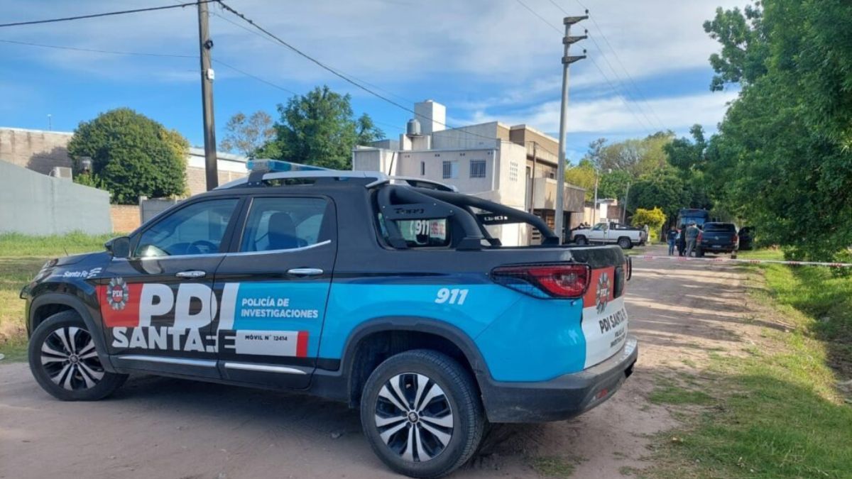 Un hombre y una mujer fueron hallados muertos en Reconquista. Una persona resultó detenida y la PDI trabaja en la investigación.