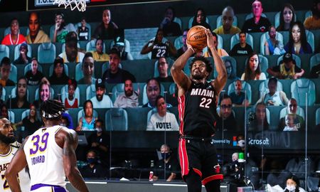 Con 40 puntos, Jimmy Butler fue la gran figura del triunfo de Miami Heat ante Los Ángeles Lakers en las finales de la NBA. Con 40 puntos, Jimmy Butler fue la gran figura del triunfo de Miami Heat ante Los Ángeles Lakers en las finales de la NBA.