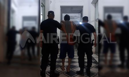 Al ladrón lo detuvieron en frente a la terminal de ómnibus de la ciudad de Santa Fe. Al ladrón lo detuvieron en frente a la terminal de ómnibus de la ciudad de Santa Fe.