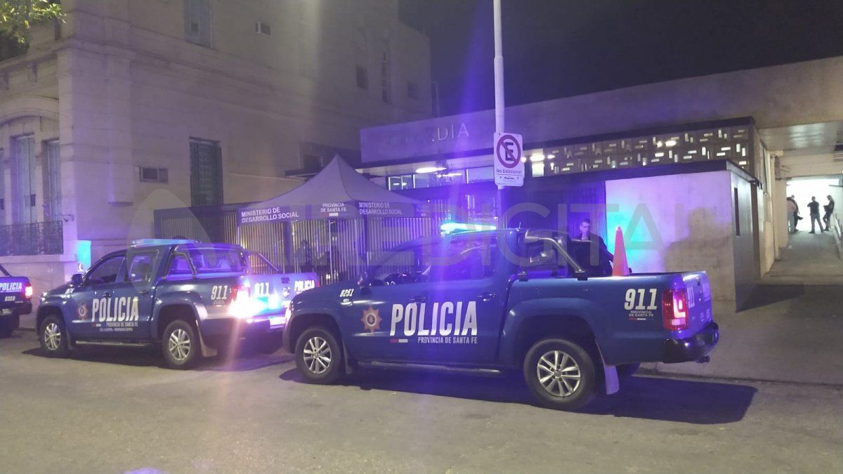 Los dos policías baleados fueron trasladados al Hospital José María Cullen de la ciudad de Santa Fe.