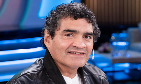 Además, la Locomotora Castro fue invitado al programa de Juana Viale y dijo que quiere ser Diputado de la Nación para poder ayudar a la gente olvidada. Además, la Locomotora Castro fue invitado al programa de Juana Viale y dijo que quiere ser Diputado de la Nación para poder ayudar a la gente olvidada.