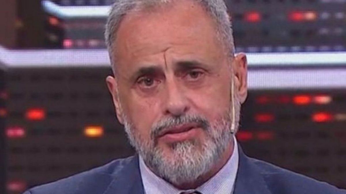 El ex conductor de TV Nostra dio a conocer que se había contagiado a través de su cuenta de Twitter.&nbsp;