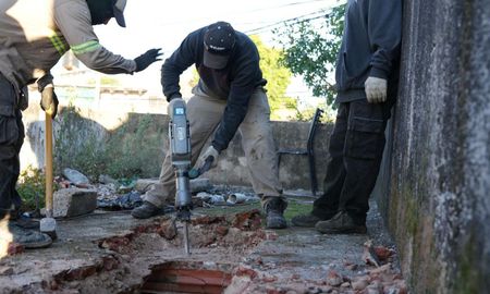 La Provincia, a través del Ministerio de Justicia y Seguridad, derribó este jueves en Rosario el búnker de drogas N° 110 desde la sanción de la Ley de Microtráfico. La Provincia, a través del Ministerio de Justicia y Seguridad, derribó este jueves en Rosario el búnker de drogas N° 110 desde la sanción de la Ley de Microtráfico.