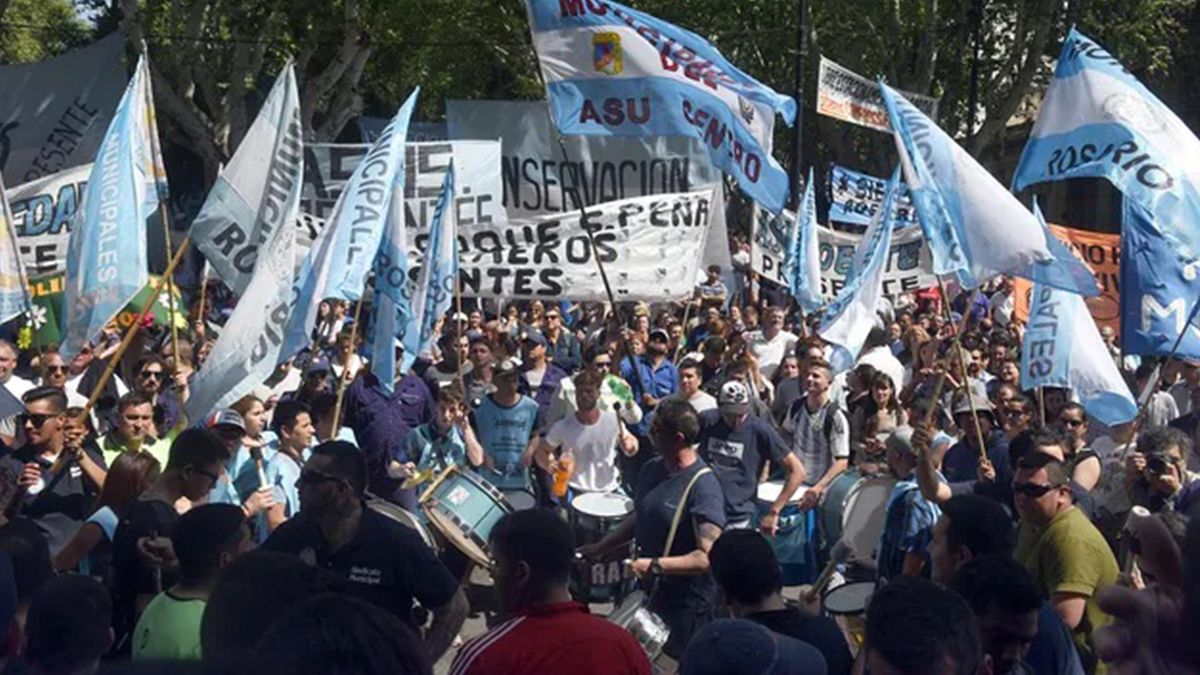El acuerdo también alcanza a beneficiarios del Programa de Entrenamiento Laboral (PEL), jubilados y pensionados. El acuerdo también alcanza a beneficiarios del Programa de Entrenamiento Laboral (PEL), jubilados y pensionados.