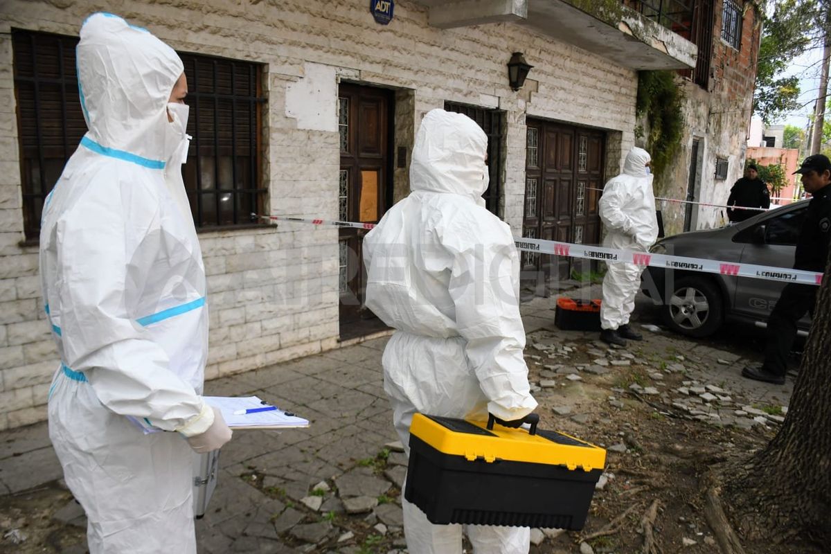 Hallaron un cuerpo en descomposición en una pensión de Rosario