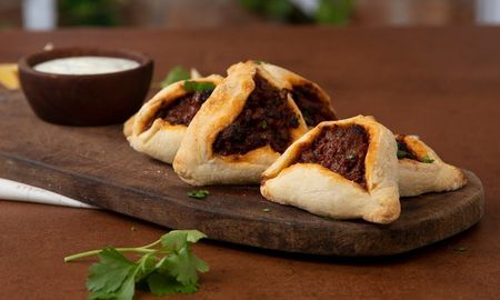 Empanadas árabes para disfrutar un almuerzo repleto de sabor. Empanadas árabes para disfrutar un almuerzo repleto de sabor.