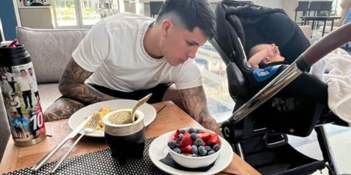 Facundo Farías desayunando en familia. Facundo Farías desayunando en familia.