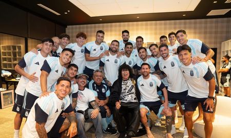 A dos días del debut en el Mundial 2026, la Mona Jiménez sorprendió a la Selección Argentina y desató una fiesta A dos días del debut en el Mundial 2026, la Mona Jiménez sorprendió a la Selección Argentina y desató una fiesta