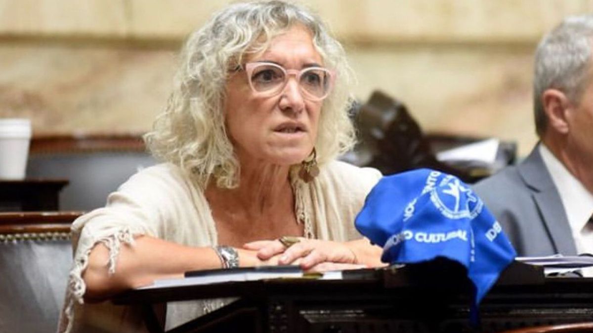 La diputada de la Coalición Cívica Mónica Frade advirtió que el Gobierno de Javier Milei, "asociado a la mafia sindical y a algunos conversos del PRO, impidió que hoy se vote dictamen". La diputada de la Coalición Cívica Mónica Frade advirtió que el Gobierno de Javier Milei, "asociado a la mafia sindical y a algunos conversos del PRO, impidió que hoy se vote dictamen".