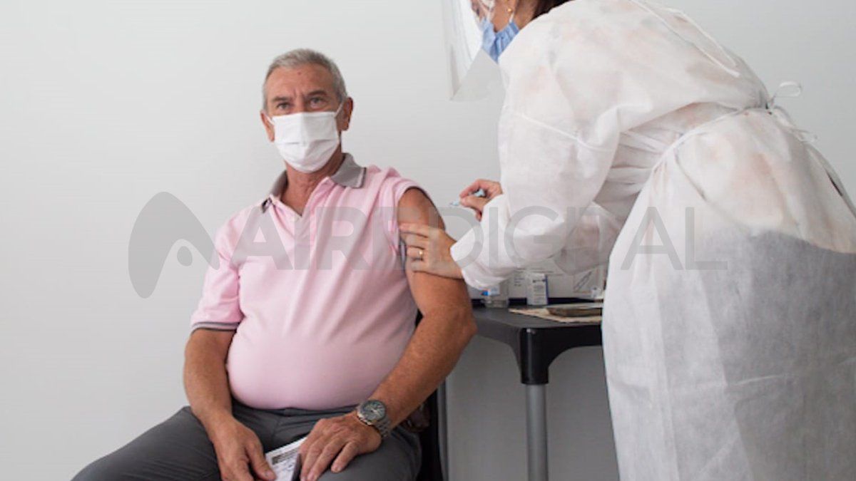 El director del Hospital Iturraspe, Francisco Villano, ya fue vacunado con la primera dosis de la Sputnik V en esta primera etapa del plan, destinado a los integrantes del sector Salud.