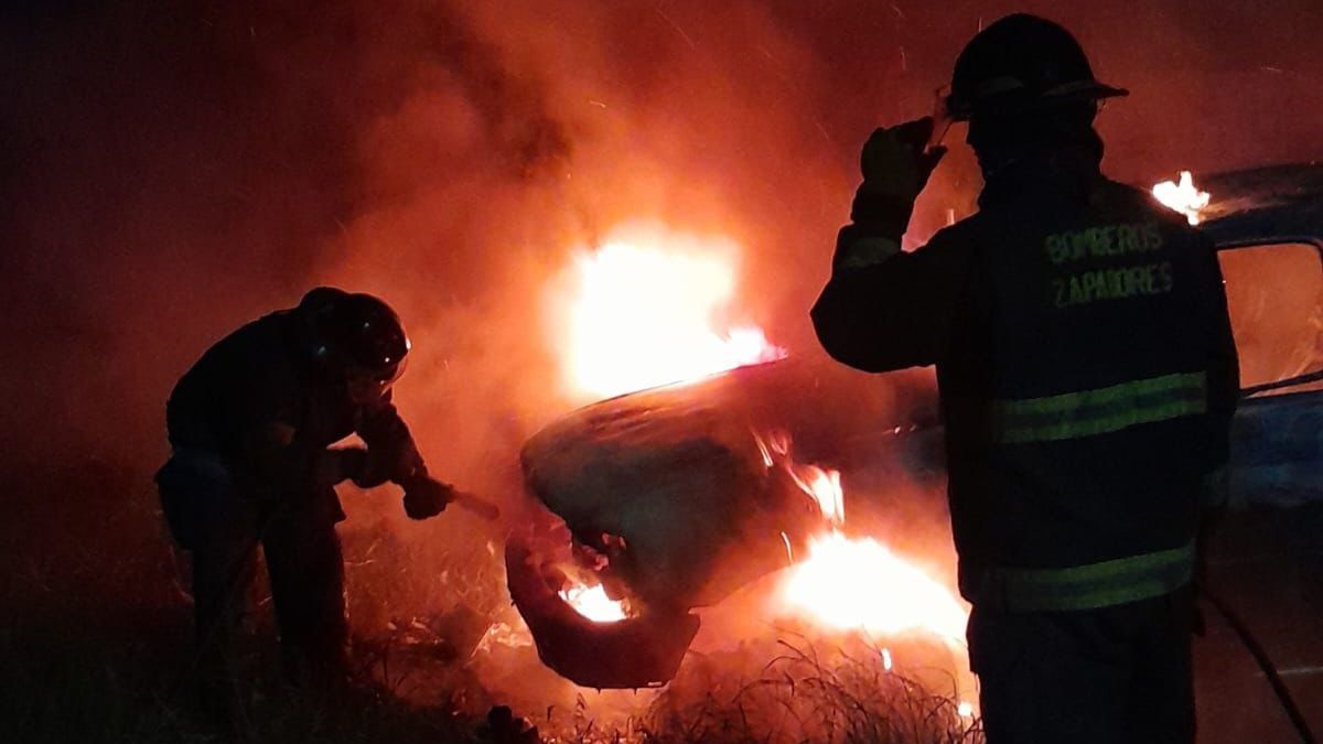 El incendio se desató minutos después de la medianoche en un terreno baldío ubicado en el sur de la ciudad de Santo Tomé.&nbsp;