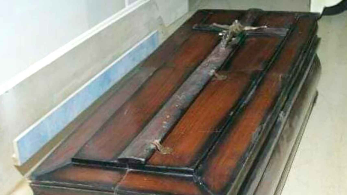 Por la crisis económica empeñaron un ataúd usado. Foto ilustrativa.