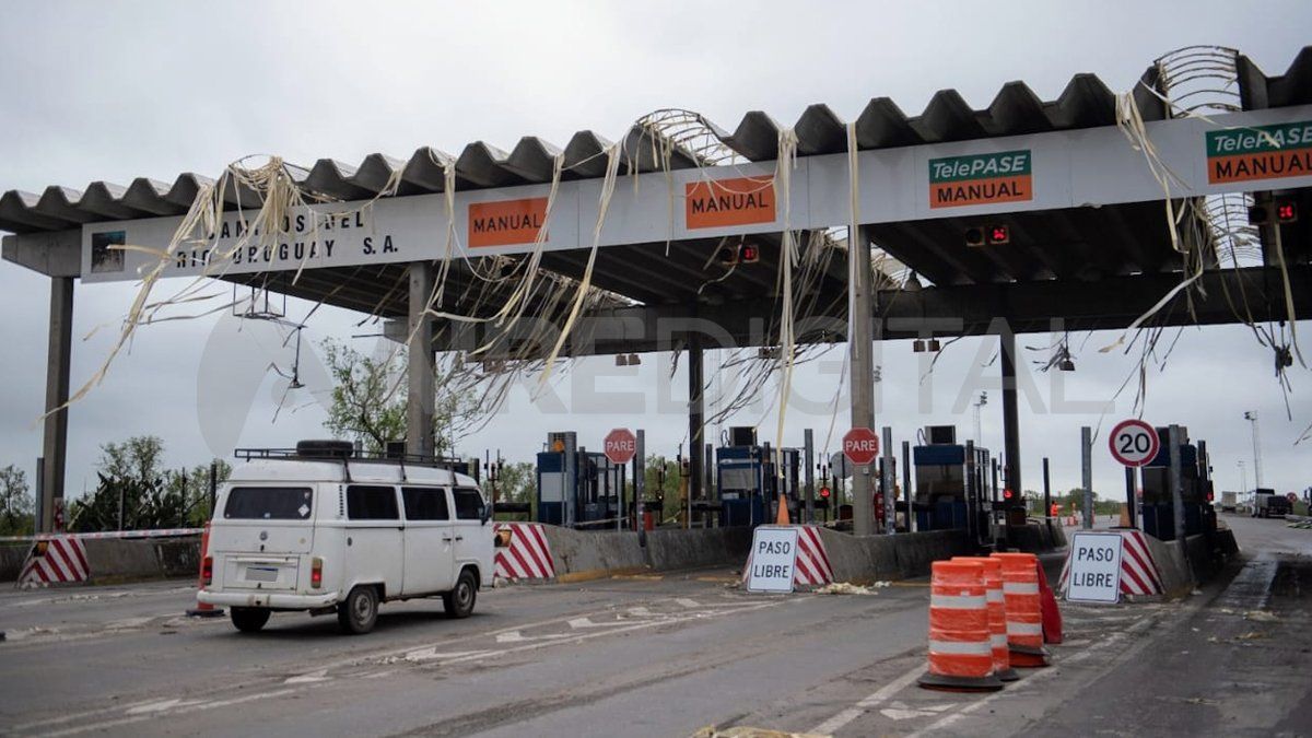 La imagen del peaje de un puente clave, ahora sin mantenimiento garantizado. La imagen del peaje de un puente clave, ahora sin mantenimiento garantizado.