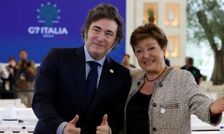 “El programa ha tenido un inicio sólido, respaldado por la continua implementación de políticas macroeconómicas restrictivas”, dijo el FMI en un comunicado. “El programa ha tenido un inicio sólido, respaldado por la continua implementación de políticas macroeconómicas restrictivas”, dijo el FMI en un comunicado.