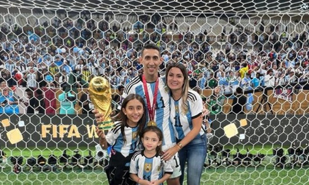 Dos barras de Newells que ya estaban detenidos por las amenazas a Ángel Di María, habrían sido los mismos que le mandaron una cabeza de chancho con una bala incrustada. Dos barras de Newells que ya estaban detenidos por las amenazas a Ángel Di María, habrían sido los mismos que le mandaron una cabeza de chancho con una bala incrustada.