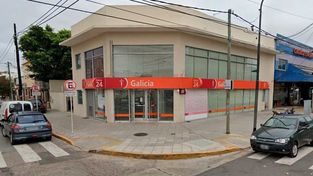 Dos ladrones asaltaron a una mujer que iba a depositar dinero del registro automotor local para el que trabaja.