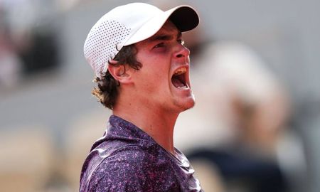 Joao Fonseca eliminó a Djokovic en un partido vibrante. Joao Fonseca eliminó a Djokovic en un partido vibrante.
