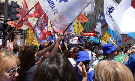 paritarias al rojo: estatales, docentes, salud y municipales paran y movilizan paritarias al rojo: estatales, docentes, salud y municipales paran y movilizan
