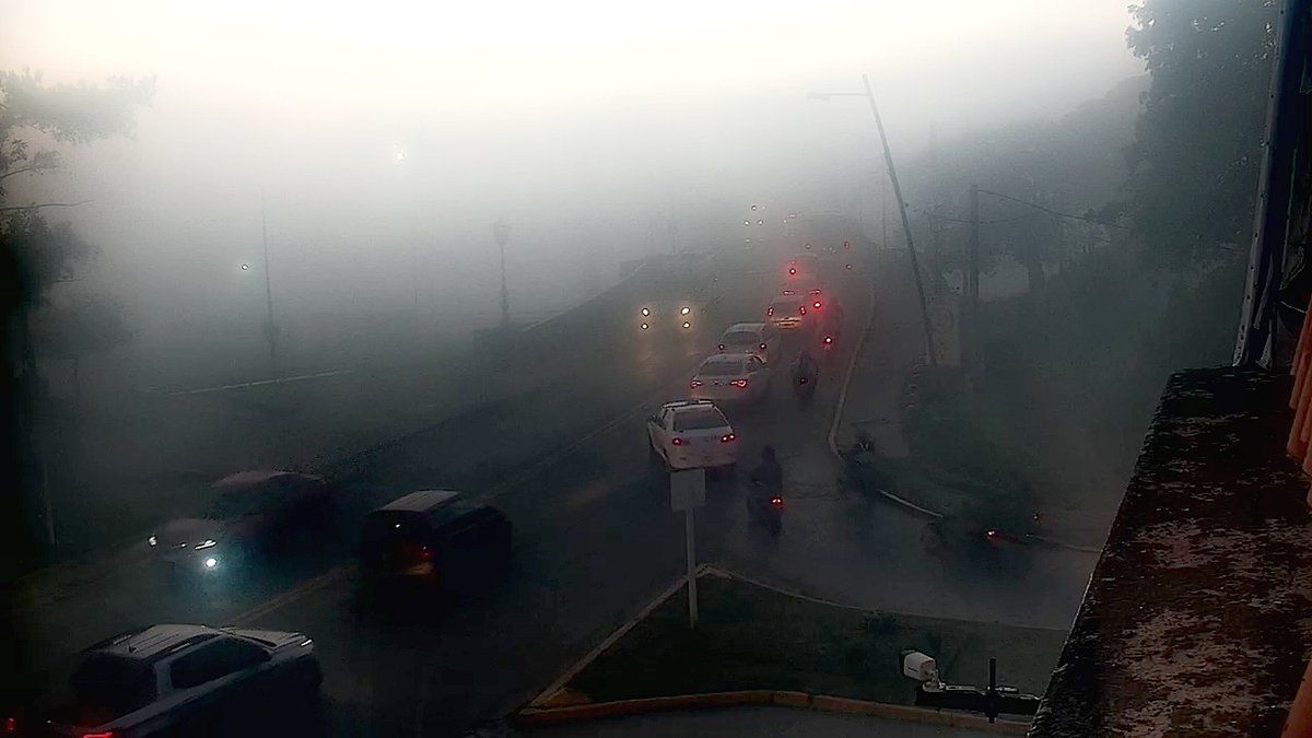 El puente Carretero este miércoles 4 de mayo del 2022, con niebla.