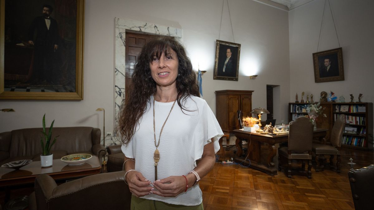 En un escenario atravesado por tensiones, Laura Tarabella define un rumbo apoyado en la educación pública, el diálogo y la democracia. En un escenario atravesado por tensiones, Laura Tarabella define un rumbo apoyado en la educación pública, el diálogo y la democracia.