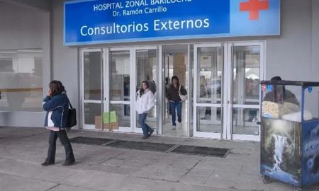 llego con barbijo al hospital de bariloche, dijo tener coronavirus y encendio las alarmas llego con barbijo al hospital de bariloche, dijo tener coronavirus y encendio las alarmas