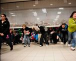 locura total en eeuu por el black friday: mira como se amontona la gente