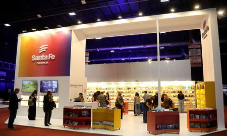 Santa Fe vuelve a decir presente en la Feria del Libro de Buenos Aires, que se desarrolla desde este martes y hasta el 11 de mayo en La Rural. Santa Fe vuelve a decir presente en la Feria del Libro de Buenos Aires, que se desarrolla desde este martes y hasta el 11 de mayo en La Rural.