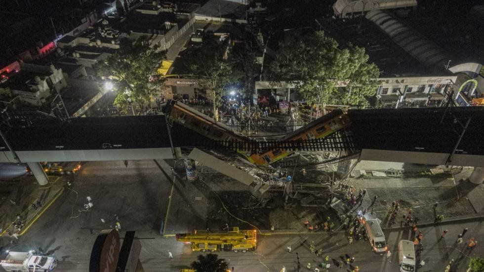 El trágico accidente se produjo a las 22:25 de este martes en la Argentina, cuando cedió una viga que sostenía la línea 12 del tren sobre una de las principales avenidas del sudeste de la capital azteca.