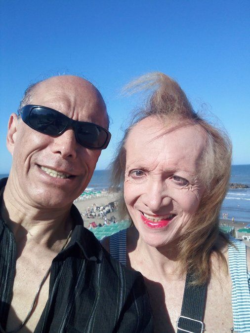 Zulma Lobato junto a su representante, Lautaro Reyes.