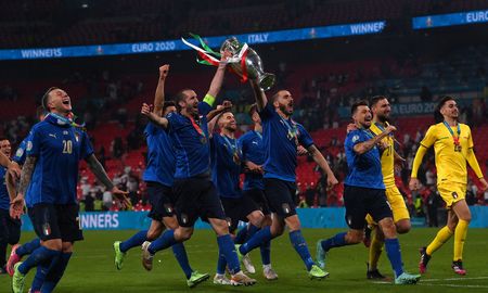 La Azzurra es la reina de Europa. La Azzurra es la reina de Europa.