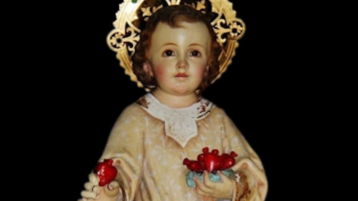 Fe y enfoque: Las novenas y rituales con el 'Santo Ni&ntilde;o Mueve Corazones' ayudan a los devotos a clarificar sus deseos sentimentales y abrirse emocionalmente a nuevas oportunidades.