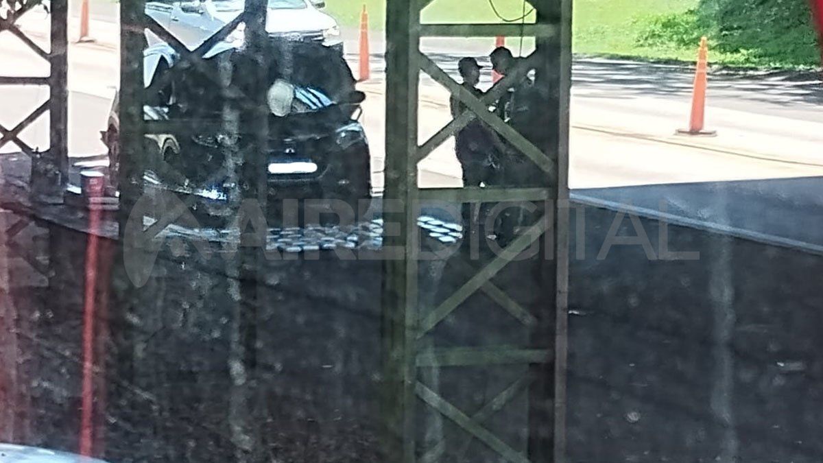 Según informaron a AIRE los propios viajantes, agentes de Gendarmería realizaron un operativo en el que se habría secuestrado una importante cantidad de marihuana. Según informaron a AIRE los propios viajantes, agentes de Gendarmería realizaron un operativo en el que se habría secuestrado una importante cantidad de marihuana.