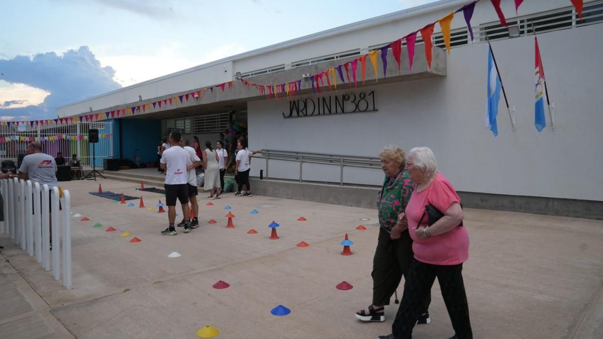 El gobernador destac&oacute; la inversi&oacute;n del gobierno de Santa Fe en infraestructura educativa, se&ntilde;alando que son siete las instituciones que se inauguran en la provincia antes de que empiecen las clases este 2026.