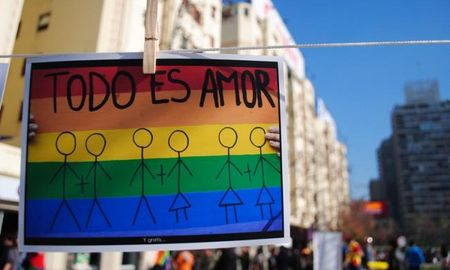 El nuevo Código de las Familias cubano define el matrimonio como la unión entre dos personas, abriendo la puerta al casamiento igualitario y a la adopción para parejas del mismo sexo. El nuevo Código de las Familias cubano define el matrimonio como la unión entre dos personas, abriendo la puerta al casamiento igualitario y a la adopción para parejas del mismo sexo.