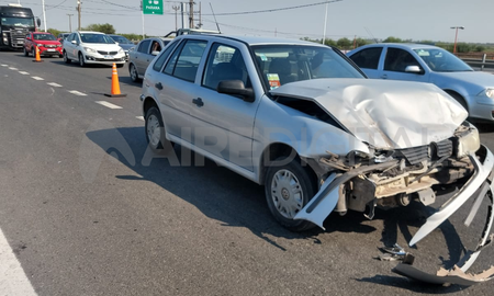 Un auto y tres camiones se vieron involucrados en el choque de la Autopista Rosario-Santa Fe y Iturraspe. Un auto y tres camiones se vieron involucrados en el choque de la Autopista Rosario-Santa Fe y Iturraspe.