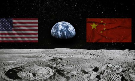 Estados Unidos advierte por una posible invasión de China en el polo sur de la Luna, mientras la Nasa encabeza un ambicioso programa lunar para los próximos años. Estados Unidos advierte por una posible invasión de China en el polo sur de la Luna, mientras la Nasa encabeza un ambicioso programa lunar para los próximos años.