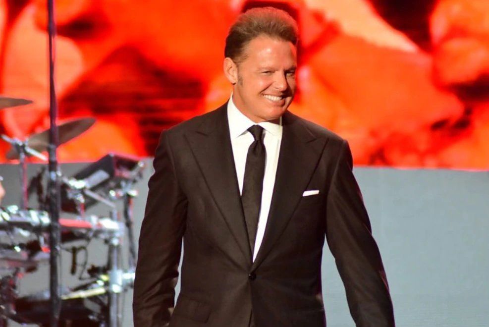 Luis Miguel un cantante de grandes magnitudes.
