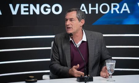 El senador Verdecchia hizo un llamado a la unión y a la colaboración entre las provincias del interior. El senador Verdecchia hizo un llamado a la unión y a la colaboración entre las provincias del interior.