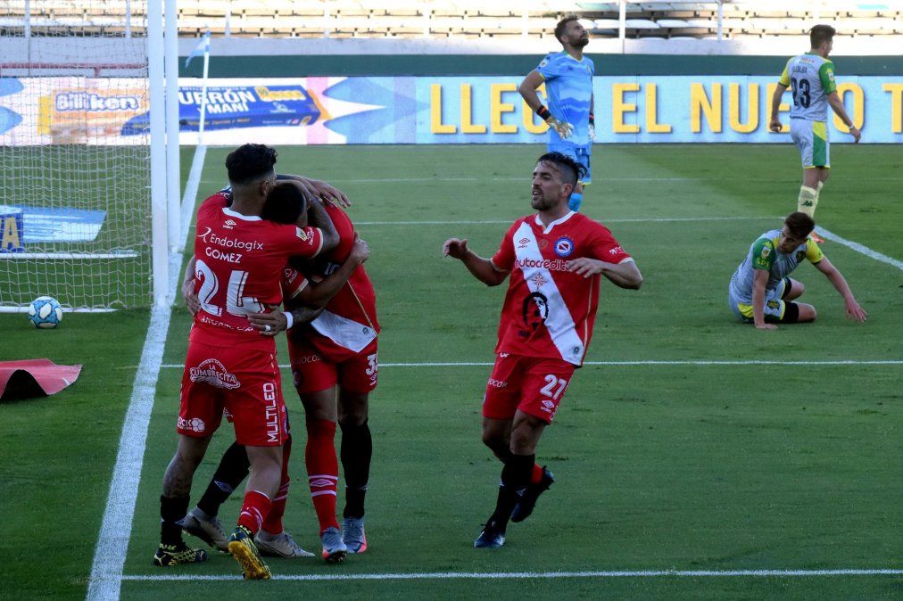 Argentinos Juniors goleó y sueña con la clasificación.