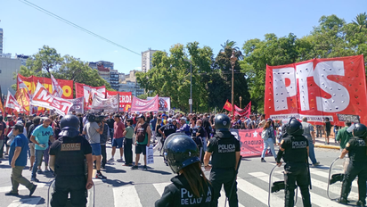La Izquierda marcha a la embajada de Estados Unidos tras la captura de Nicolás Maduro
