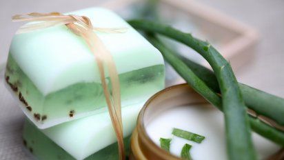 Cómo hacer jabón de aloe vera para eliminar impurezas
