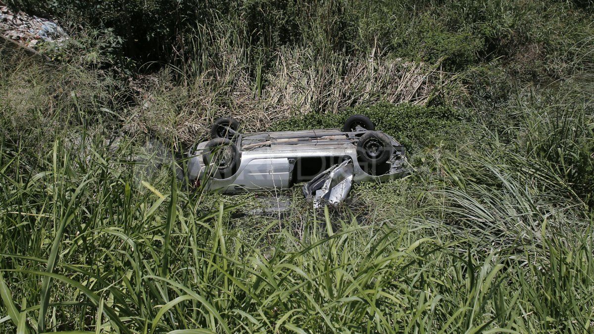 Accidentes en racha: en menos de una hora tres autos volcaron en Santa Fe este sábado