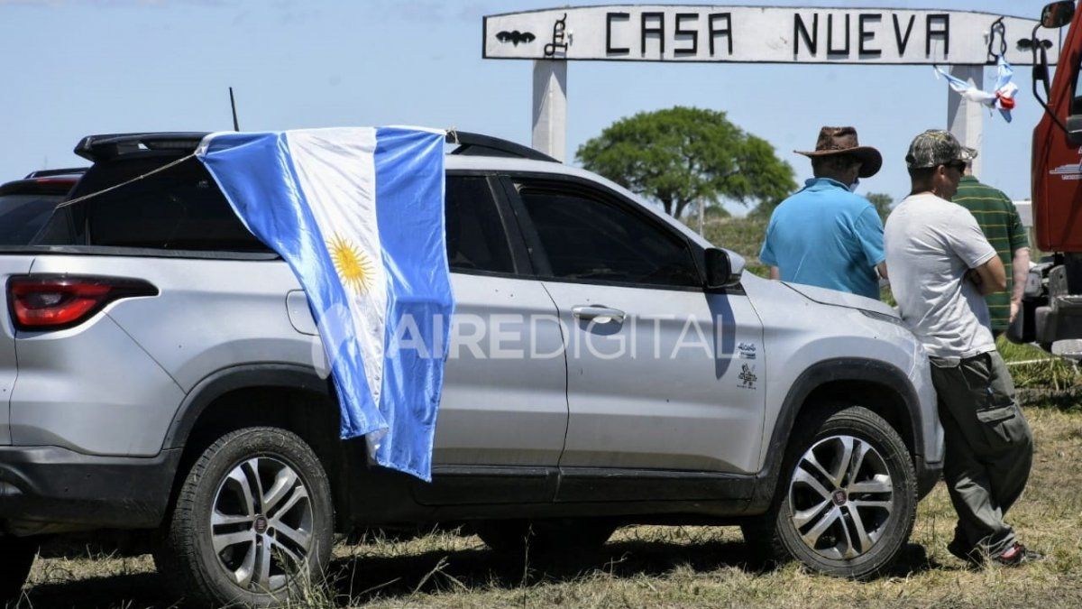 El domingo hubo un "banderazo" de productores rurales, encabezado por el exministro Etchevehere, se movilizó en repudio de la ocupación ilegal del terreno.
